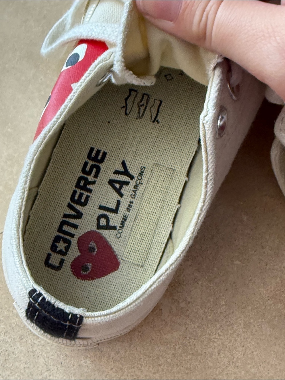 Comme des Garcons PLAY White Canvas Low-Top Sneakers with Red Heart - Picture 5 of 9
